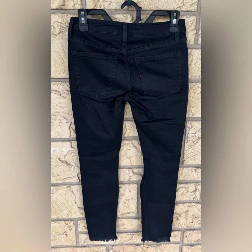 Just Black Denim Jeans Distressed Jeans comfy in style Size 25 Raw hem
